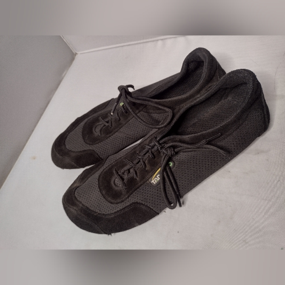 Shoes - Picture 2 of 4